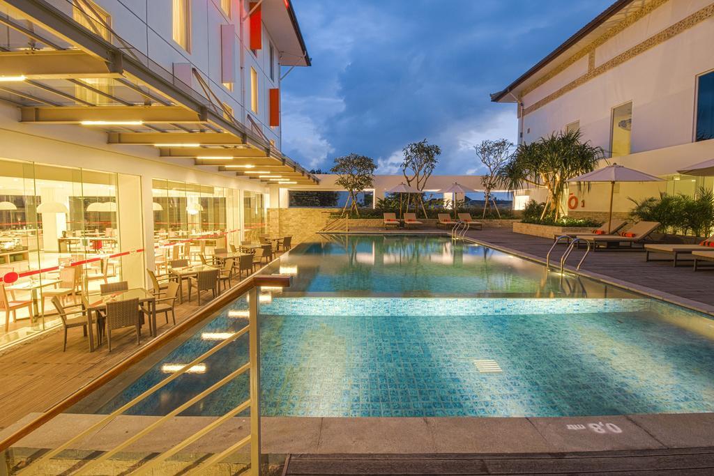 Harris Hotel And Conventions Denpasar Bali Exterior foto