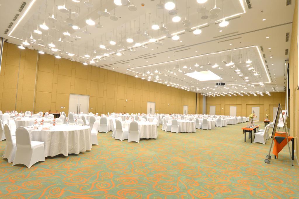 Harris Hotel And Conventions Denpasar Bali Exterior foto