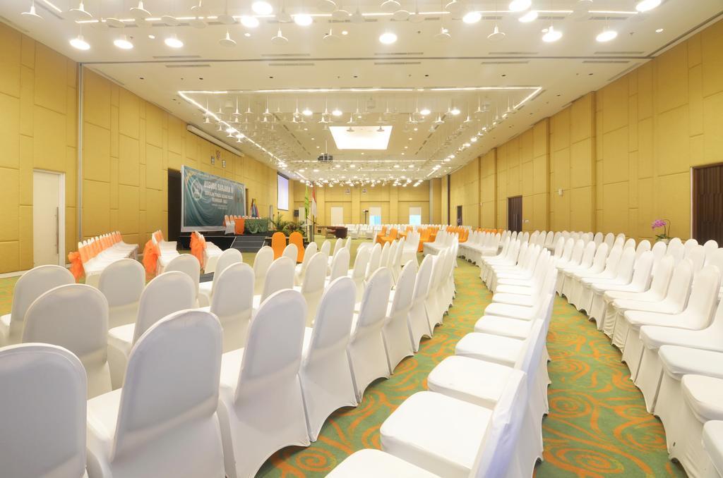 Harris Hotel And Conventions Denpasar Bali Exterior foto
