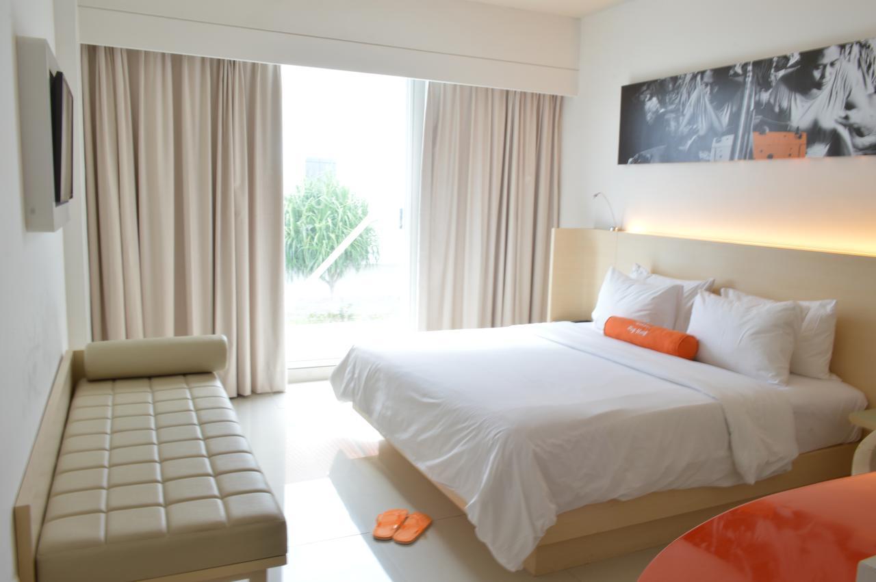 Harris Hotel And Conventions Denpasar Bali Exterior foto