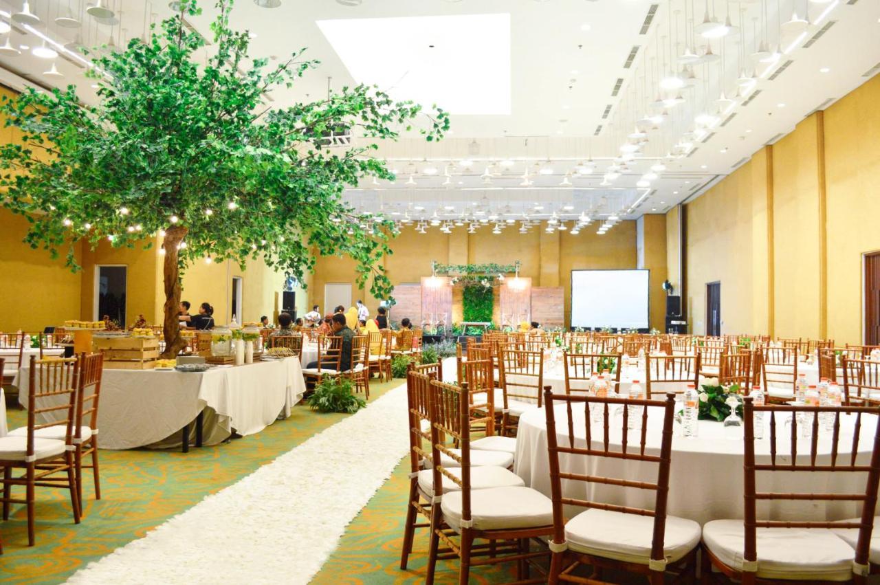 Harris Hotel And Conventions Denpasar Bali Exterior foto