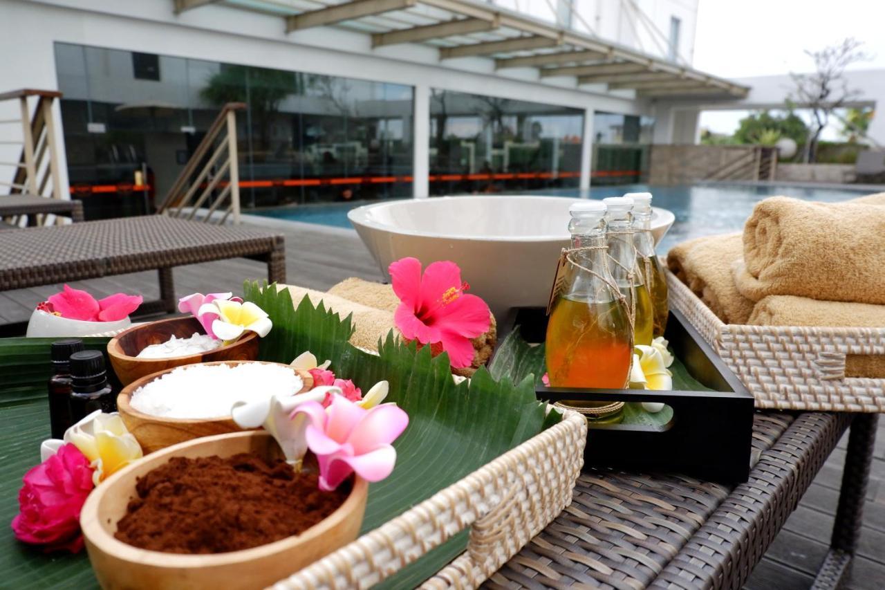 Harris Hotel And Conventions Denpasar Bali Exterior foto