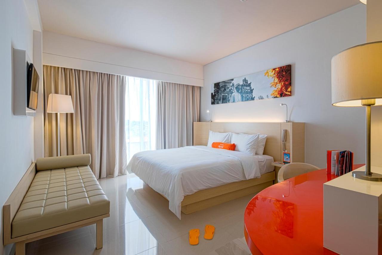 Harris Hotel And Conventions Denpasar Bali Exterior foto