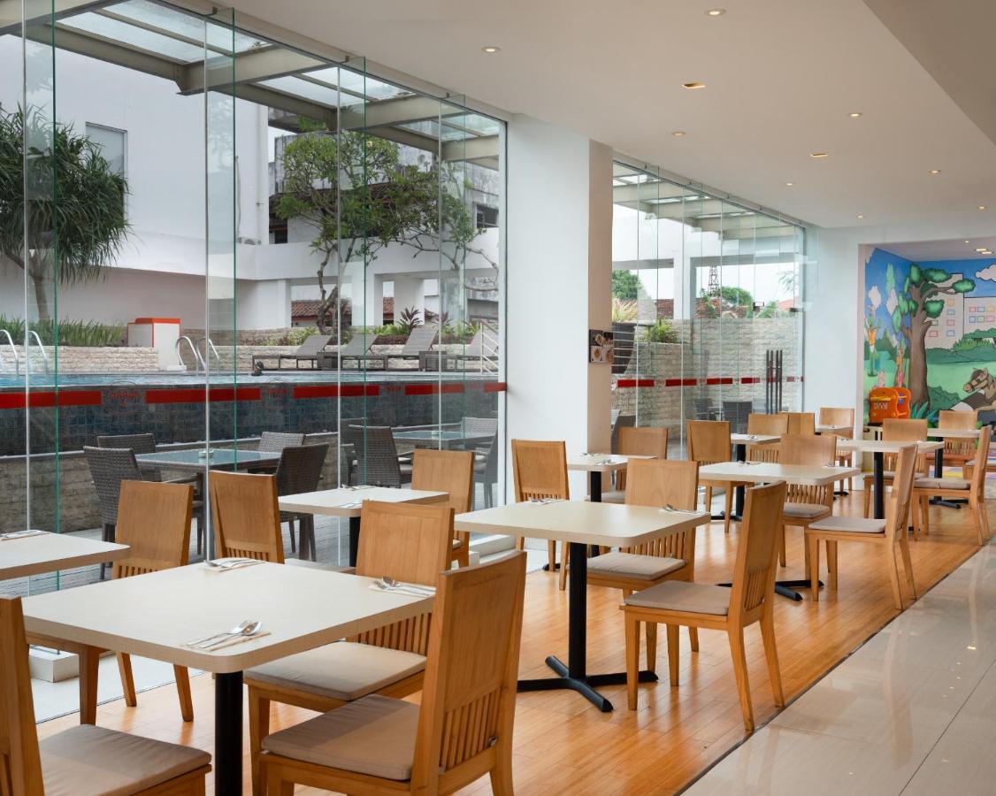 Harris Hotel And Conventions Denpasar Bali Exterior foto