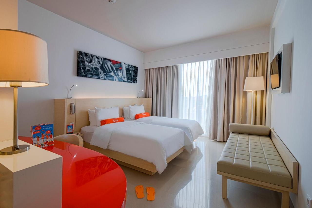 Harris Hotel And Conventions Denpasar Bali Exterior foto